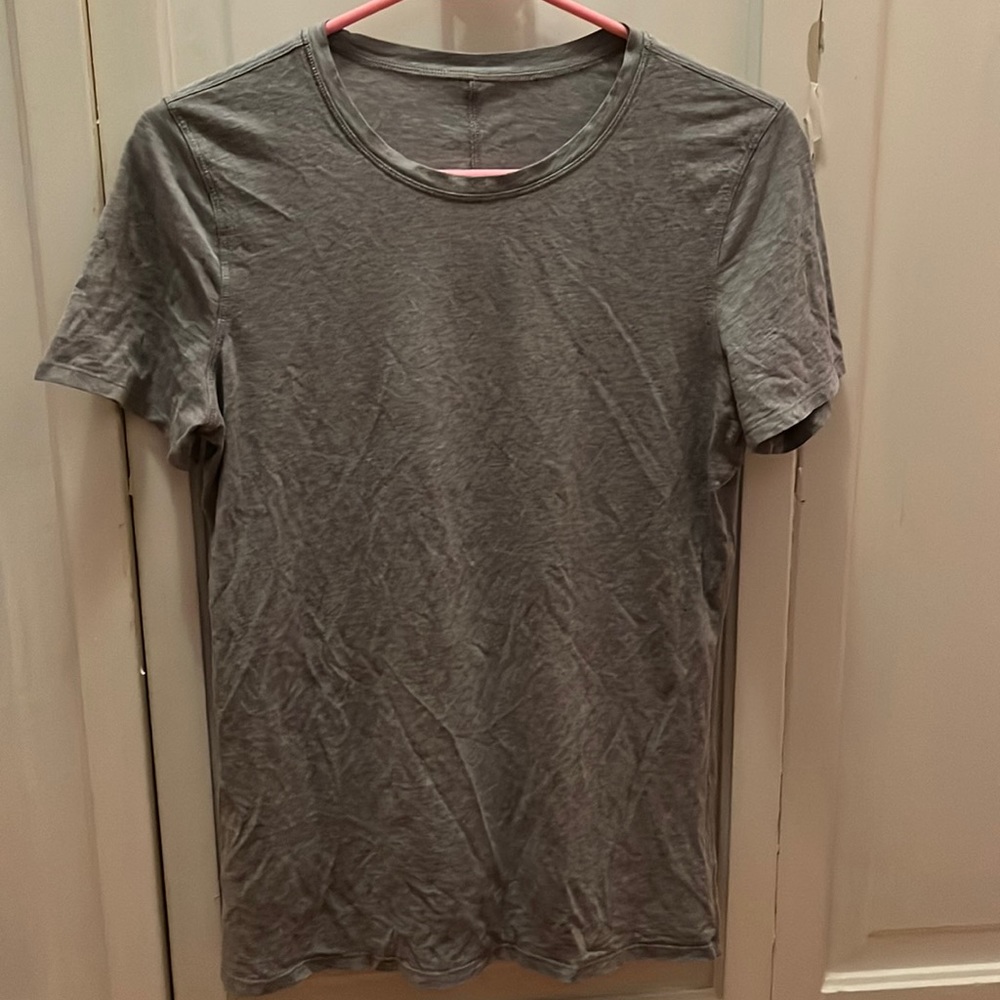 Lululemon gray shirt